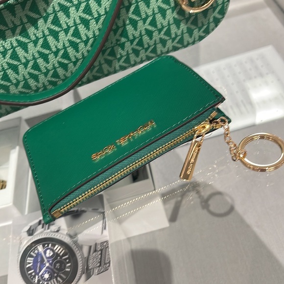 MICHAEL KORS SMALL TOP ZIP COINPOUCH WITH ID PALMETTO GREEN COLOR
NWT - Picture 7 of 16